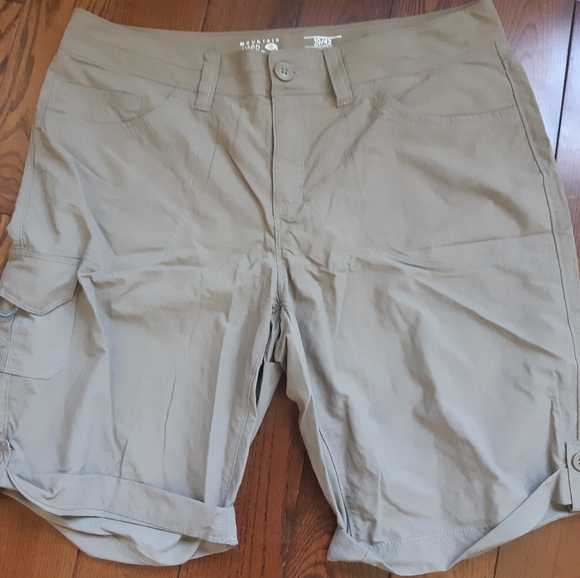 Mountain Hardware hiking shorts - Picture 1 of 4